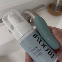 Intimate Skin Foaming Wash and Play Mini Vibrator